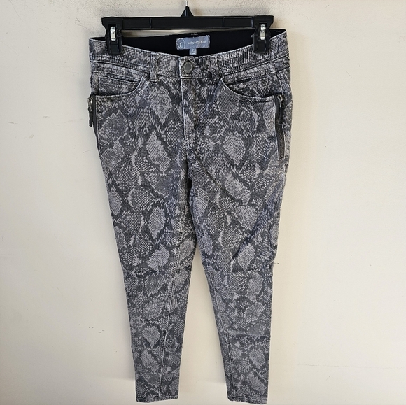 Wit & Wisdom Denim - Wit & Wisdom Gray‎ Snake Print Skinny Jeans Size 2